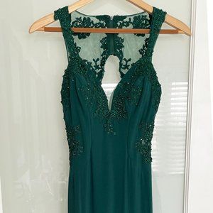 Stunning Faviana emerald green formal dress. Intricate beading and lace. Size 2